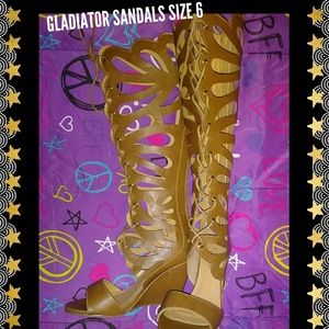 PREOWNED~ WOMEN'S SIZE 6 GLADIATOR WEDGE SANDALS